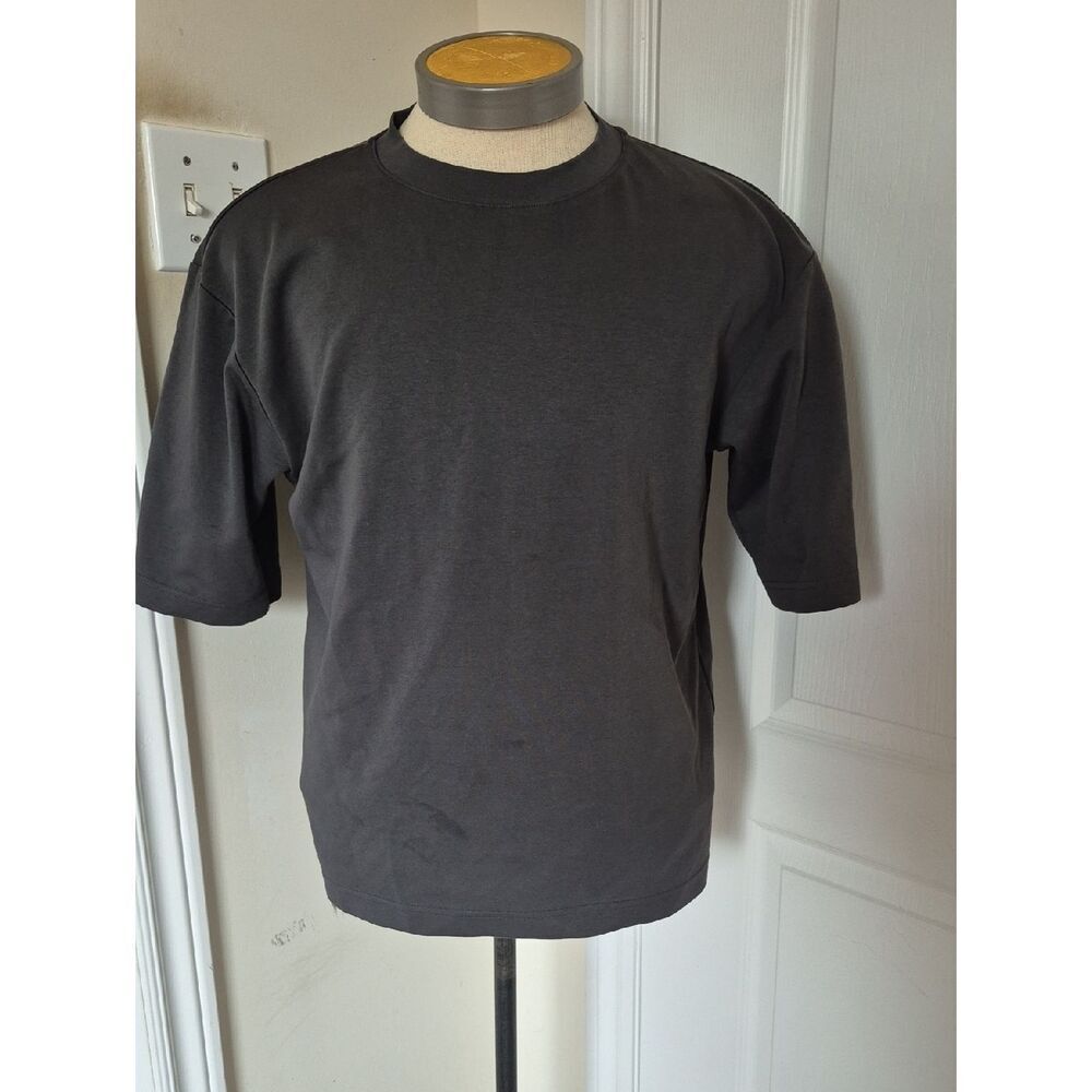 Uniqlo Men's Short Sleeve Crew Neck Tee - Charcoal Gray